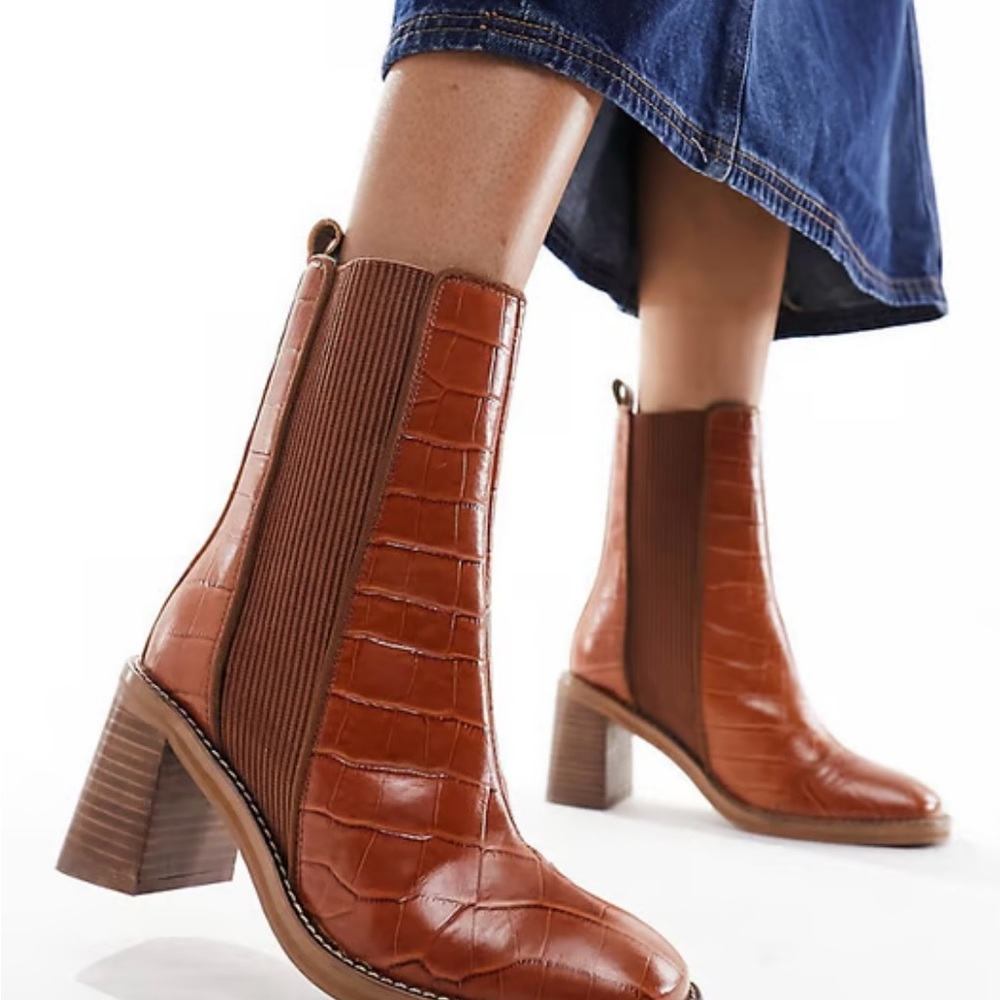 NEW NWOT! ASOS Brown Botas Chelsea  Boots Brown Croc-Embossed Ankle Boots. - Picture 2 of 8